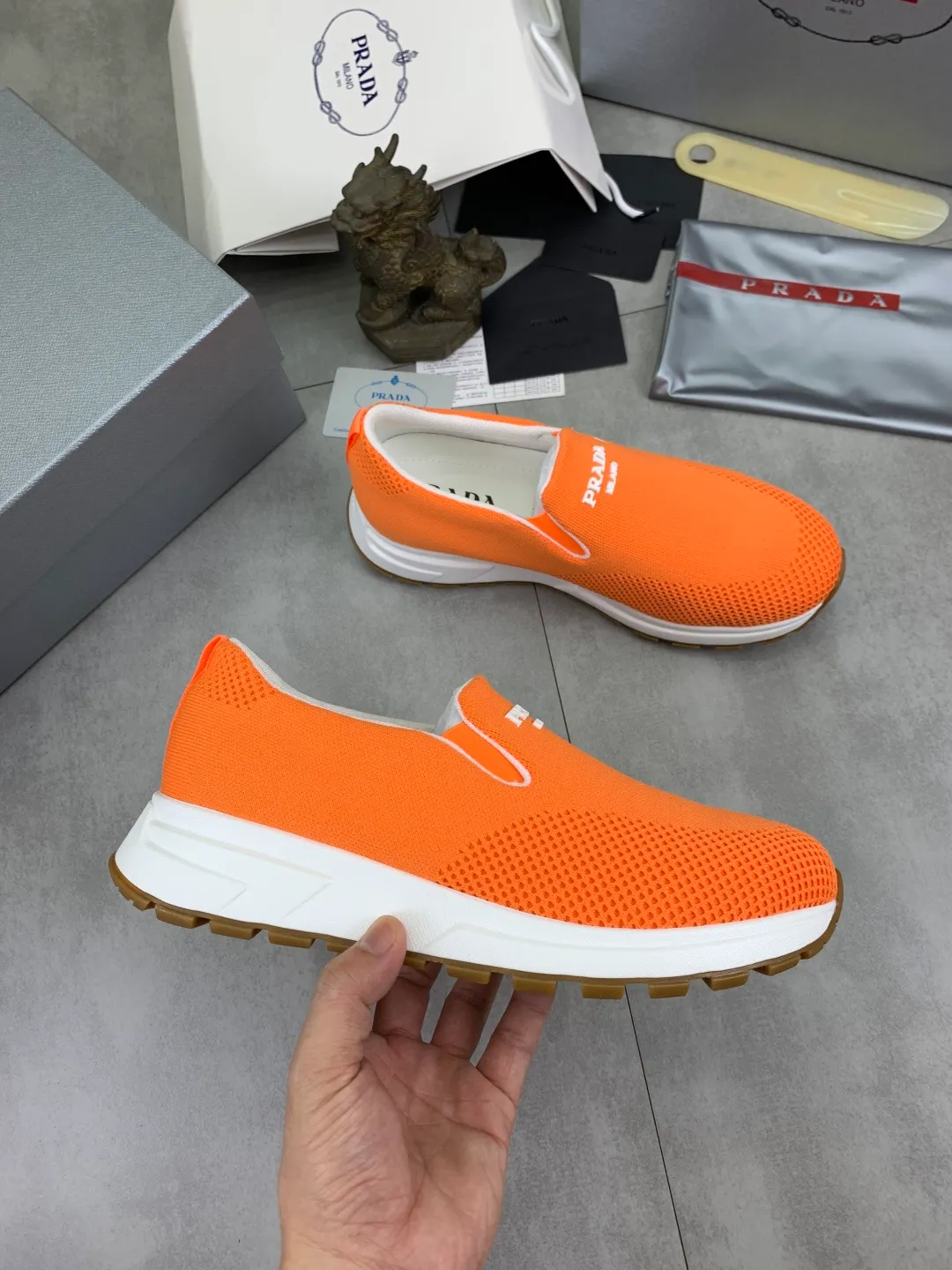 Men's shoes 💰P560💰[New model] Flying weave series (summer must-have) is now available on the official website, 🆘 Trendy brand (Prada) mainly promotes popular models, avant-garde and versatile fashionable men's shoes, private version molding, cowhide surface splicing 1:1.. Simple fashion, original imported cowhide lining and cowhide feet; the atmosphere and personality are more fashionable, eye-catching and pursuing class. It will subvert the old idea and be a must-have for fashion trendsetters with you! Must keep it for yourself! High-end comfort and low-end, high-end quality workmanship. Size: 38-45 6️⃣colors available.